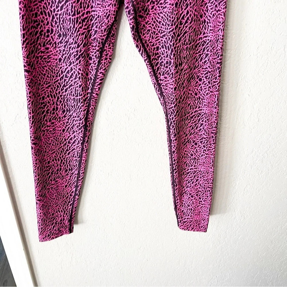 Nike Leggings Women's Medium Golf Pink Black Reef Print Logo Waist Athleisure - Picture 4 of 9